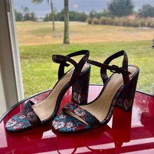 Giani Bini Floral Patterned Women's Heels Size 8.5